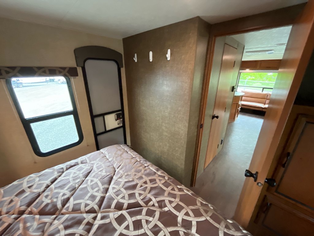 2017 Starcraft Launch Ultra Light 26RLS in Terrace, British Columbia - 11 - w1024h768px