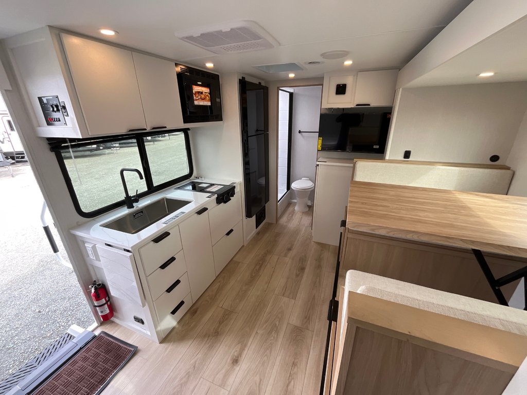 2026 Winnebago MICRO MINNIE 2108DS in Terrace, British Columbia - 9 - w1024h768px