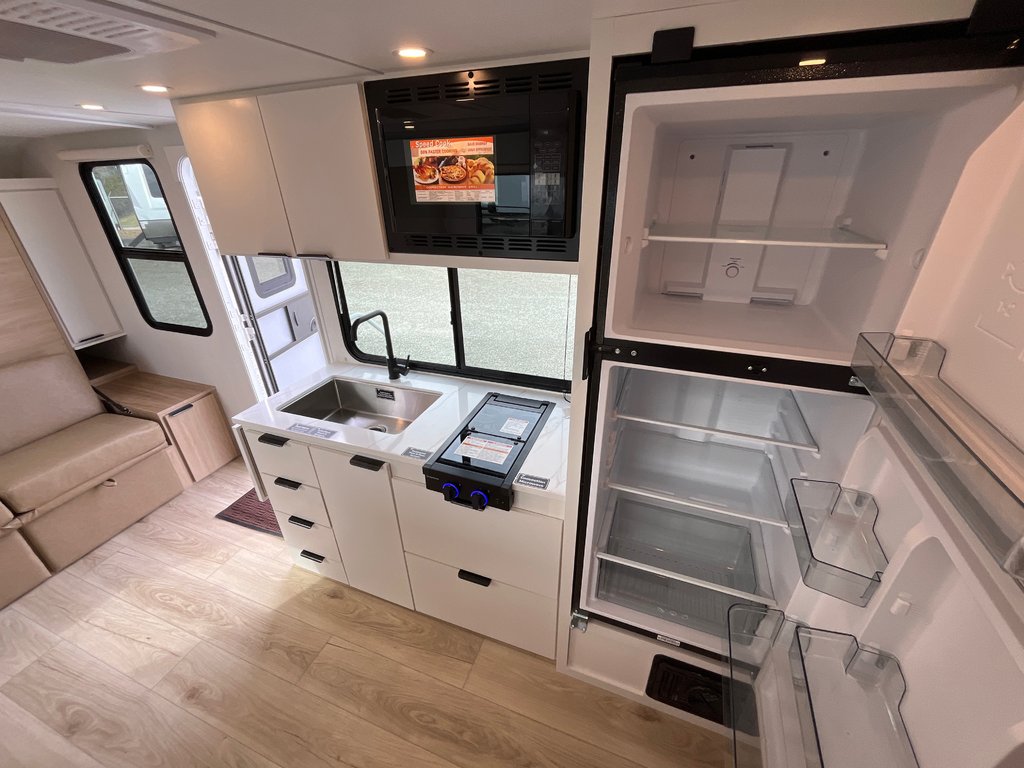 2026 Winnebago MICRO MINNIE 2108DS in Terrace, British Columbia - 16 - w1024h768px