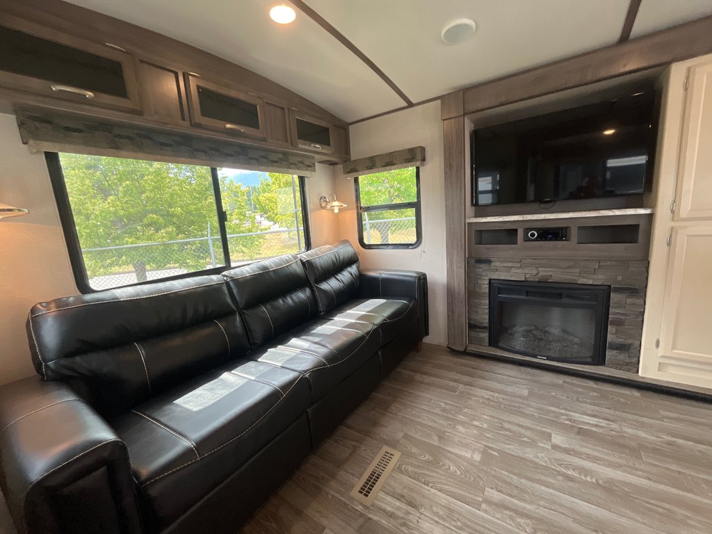 2019 Winnebago Minnie Plus 30RLSS in Terrace, British Columbia - 10 - w1024h768px