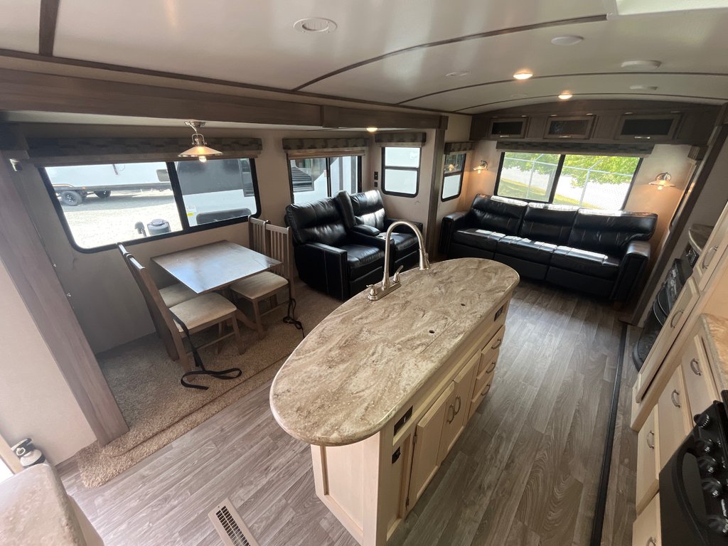 2019 Winnebago Minnie Plus 30RLSS in Terrace, British Columbia - 9 - w1024h768px