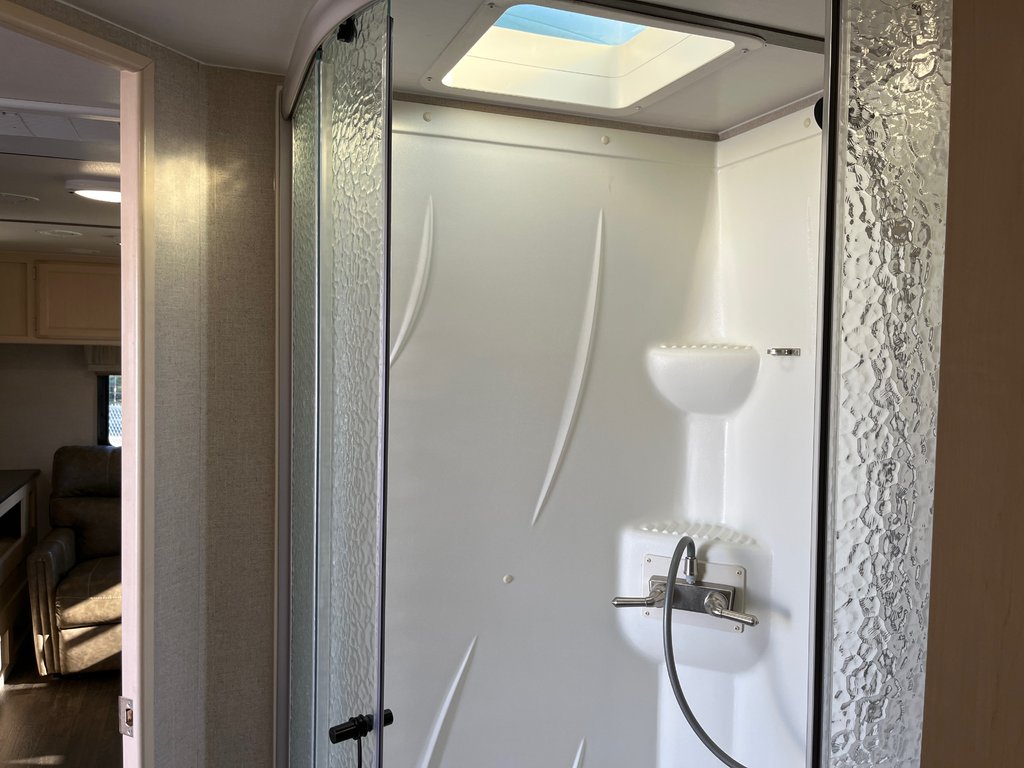 2019 Winnebago MINNIE MI2500RL in Terrace, British Columbia - 12 - w1024h768px
