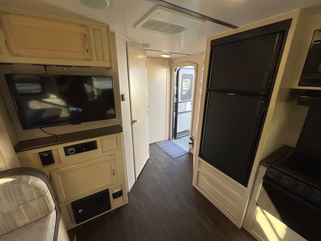 2019 Winnebago MINNIE MI2500RL in Terrace, British Columbia - 10 - w1024h768px