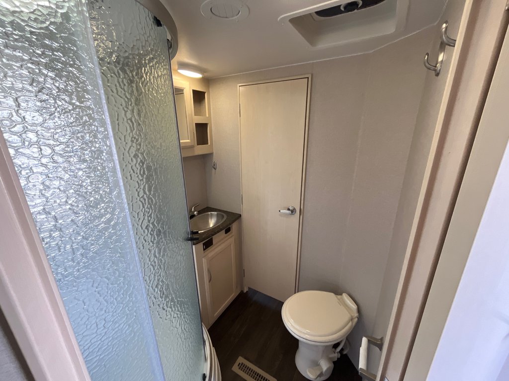 2019 Winnebago MINNIE MI2500RL in Terrace, British Columbia - 11 - w1024h768px