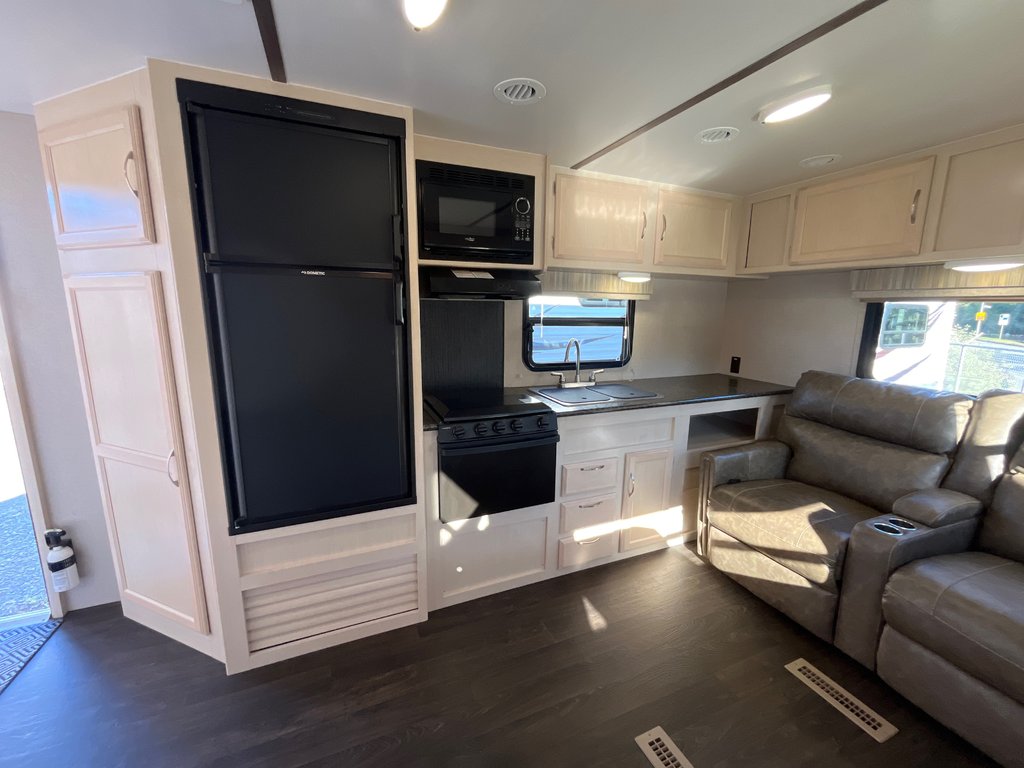 2019 Winnebago MINNIE MI2500RL in Terrace, British Columbia - 8 - w1024h768px