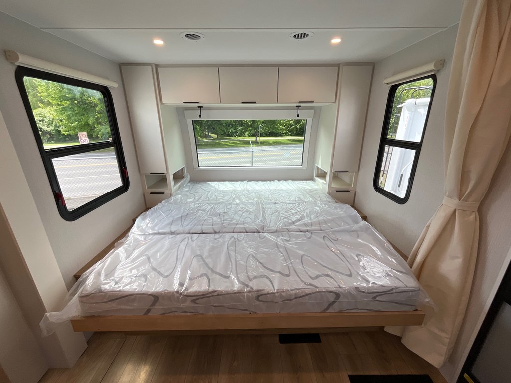 2026 Winnebago THRIVE 22MBH in Terrace, British Columbia - 10 - w1024h768px