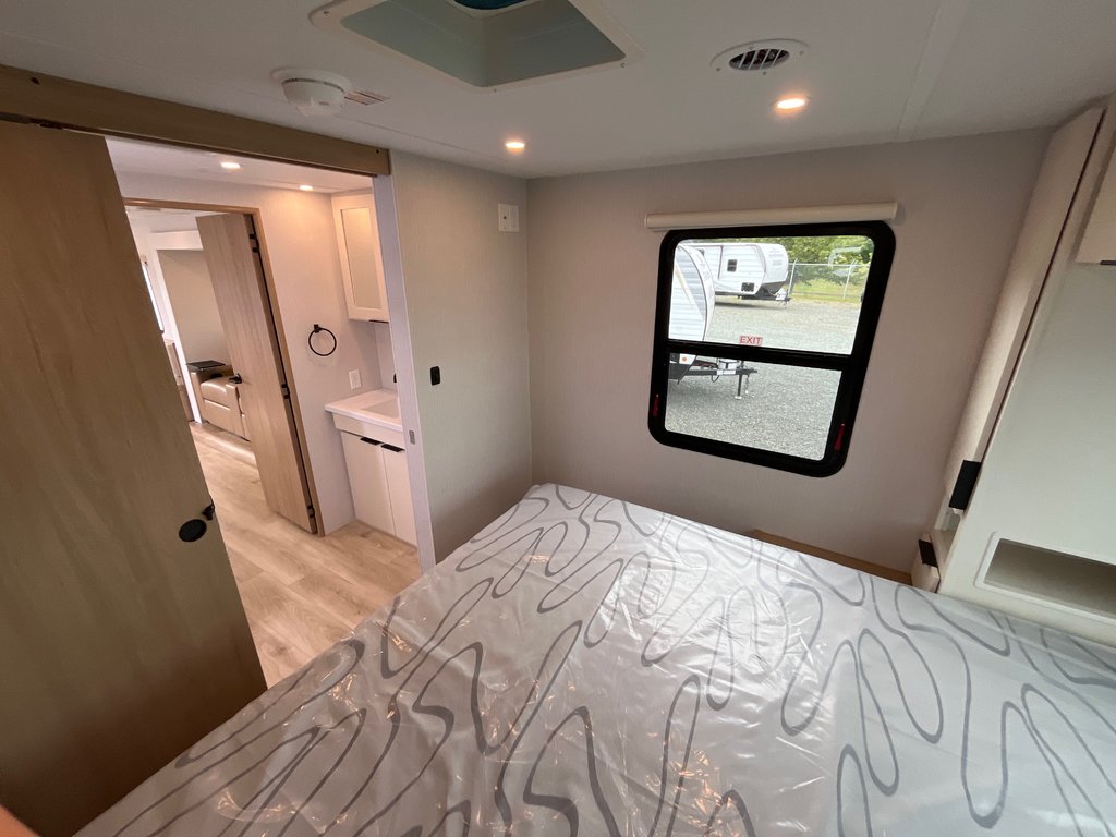 2026 Winnebago THRIVE 25RLS in Terrace, British Columbia - 14 - w1024h768px