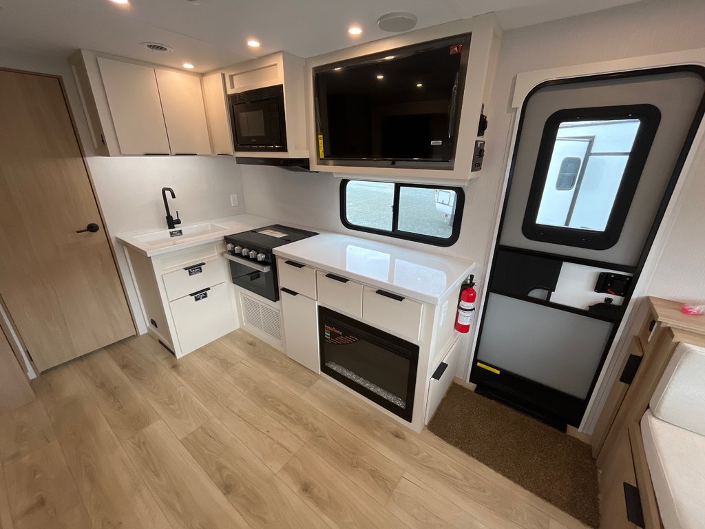 2026 Winnebago THRIVE 25RLS in Terrace, British Columbia - 8 - w1024h768px