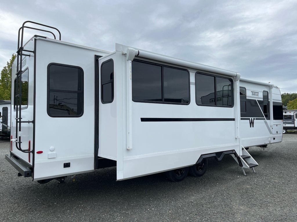 2026 Winnebago THRIVE 29RLO in Terrace, British Columbia - 3 - w1024h768px