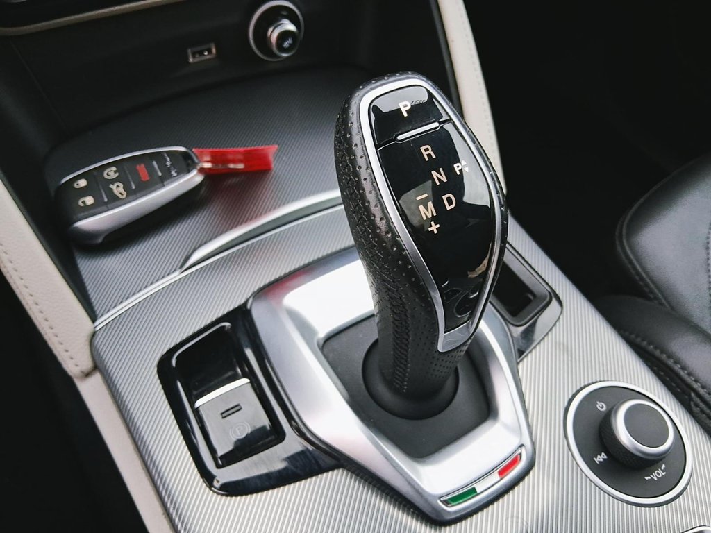 2021 Alfa Romeo Stelvio Ti AWD in Stratford, Ontario - 18 - w1024h768px
