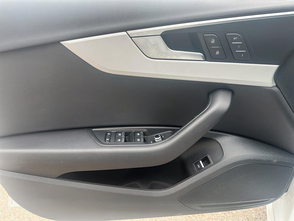 2023 Audi A4 45 2.0T Komfort quattro 7sp S Tronic in Stratford, Ontario - 10 - w1024h768px