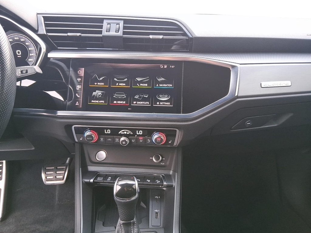 2020 Audi Q3 45 2.0T Progressiv quattro 8sp Tiptronic in Stratford, Ontario - 16 - w1024h768px