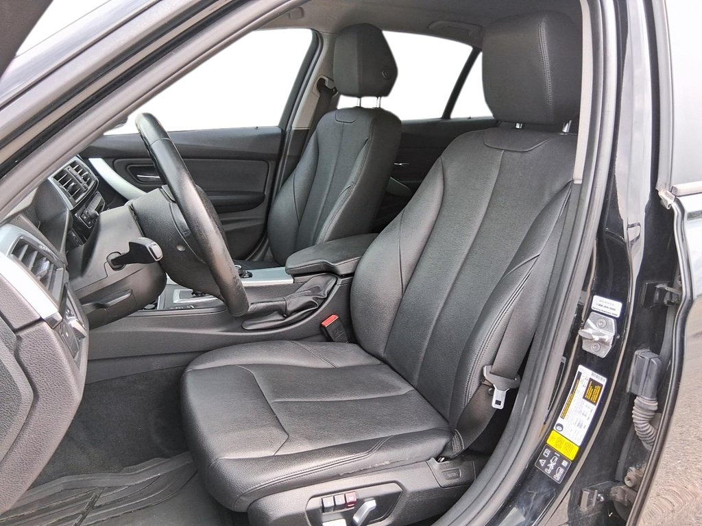 2016 BMW 320i xDrive Sedan in Stratford, Ontario - 8 - w1024h768px