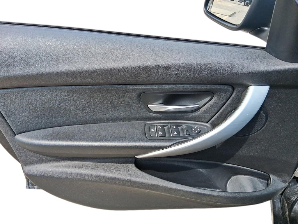 2016 BMW 320i xDrive Sedan in Stratford, Ontario - 11 - w1024h768px