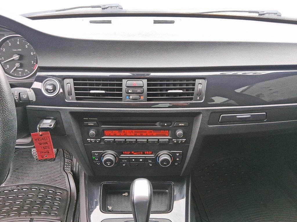 2010 BMW 328i Sedan in Stratford, Ontario - 16 - w1024h768px