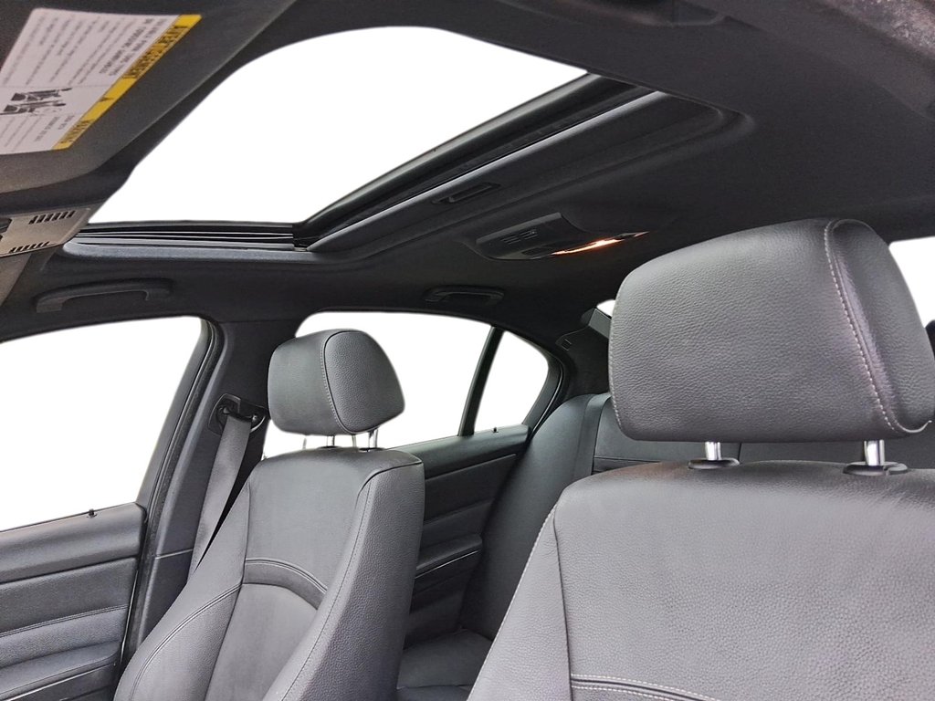 2010 BMW 328i Sedan in Stratford, Ontario - 18 - w1024h768px