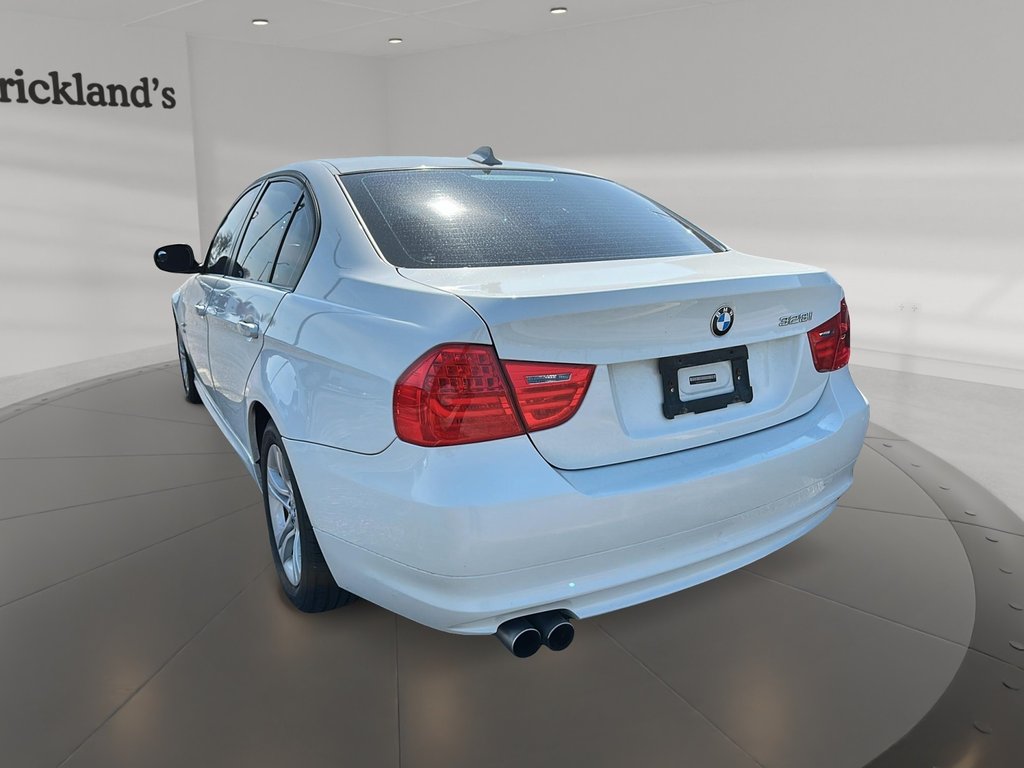 2011 BMW 328i xDrive Sedan Classic Ed. PK77 in Stratford, Ontario - 4 - w1024h768px