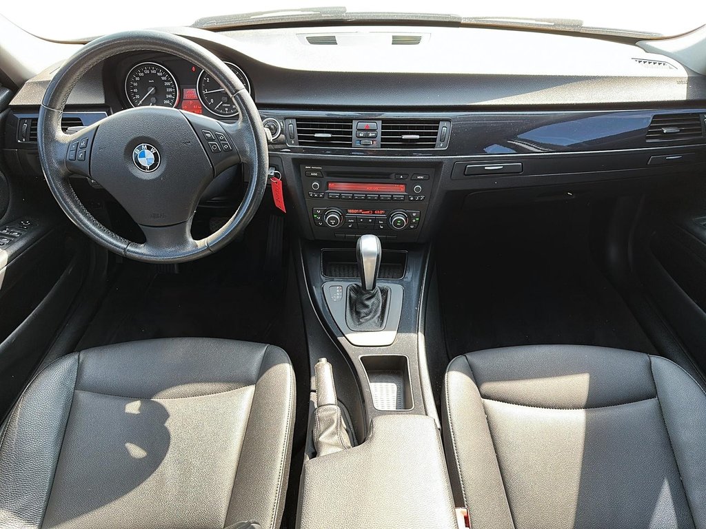 2011 BMW 328i xDrive Sedan Classic Ed. PK77 in Stratford, Ontario - 9 - w1024h768px
