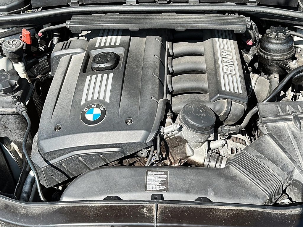 2011 BMW 328i xDrive Sedan Classic Ed. PK77 in Stratford, Ontario - 7 - w1024h768px