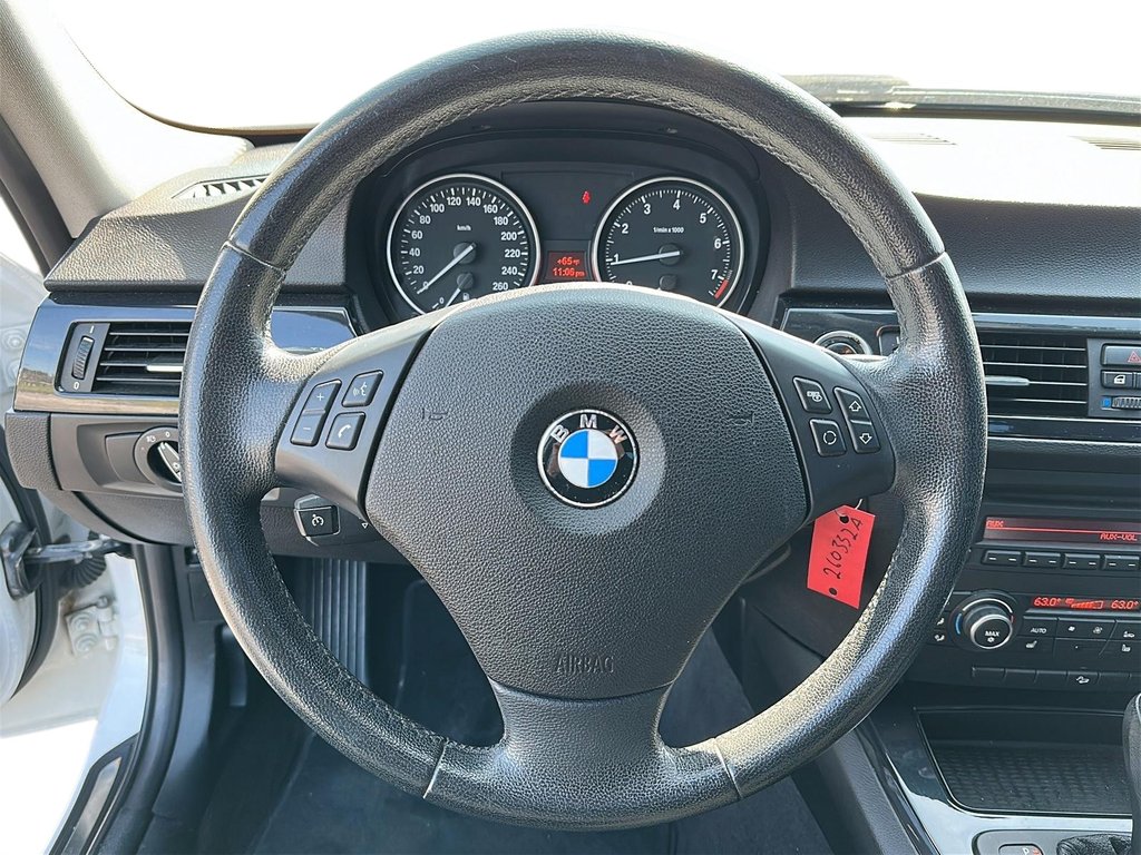 2011 BMW 328i xDrive Sedan Classic Ed. PK77 in Stratford, Ontario - 11 - w1024h768px