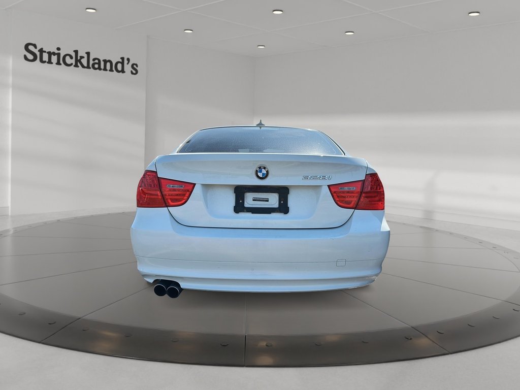2011 BMW 328i xDrive Sedan Classic Ed. PK77 in Stratford, Ontario - 3 - w1024h768px