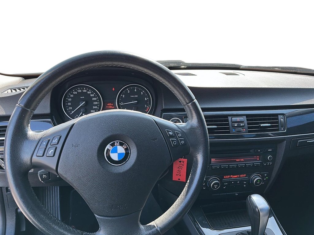 2011 BMW 328i xDrive Sedan Classic Ed. PK77 in Stratford, Ontario - 13 - w1024h768px