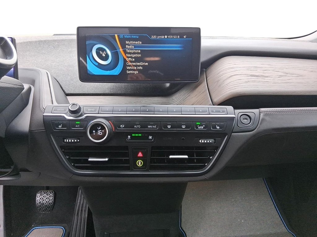 2017 BMW i3 4DR HB W/RANGE EXTENDER in Stratford, Ontario - 17 - w1024h768px
