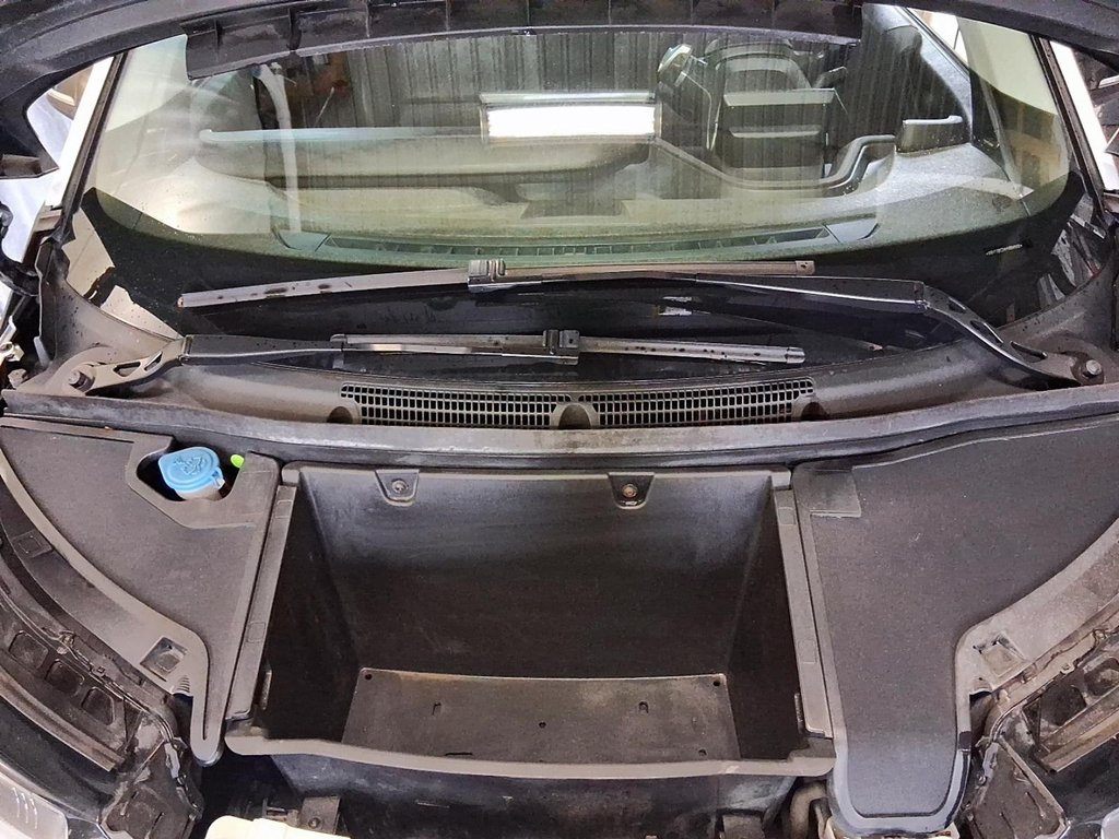 2017 BMW i3 4DR HB W/RANGE EXTENDER in Stratford, Ontario - 8 - w1024h768px