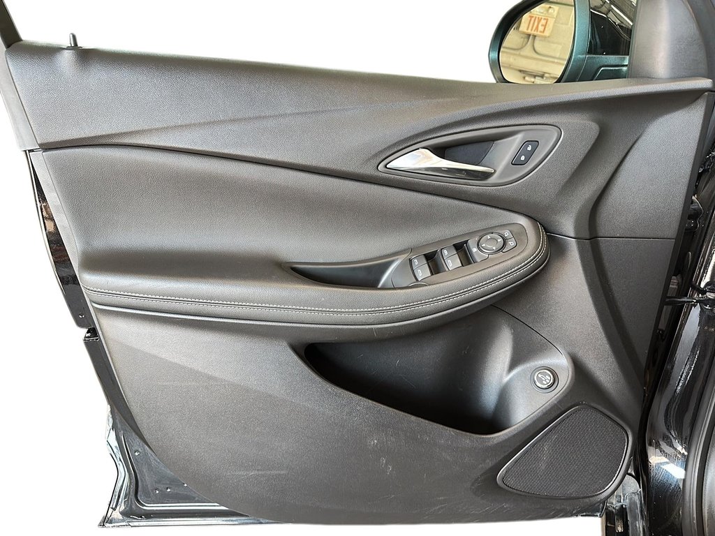 2024 Buick Encore GX Sport Touring AWD in Stratford, Ontario - 10 - w1024h768px