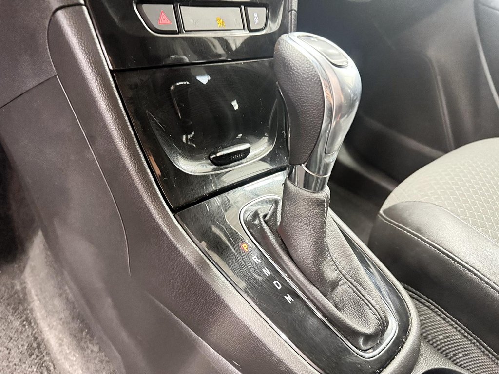 2019 Buick Encore AWD Sport Touring in Stratford, Ontario - 14 - w1024h768px