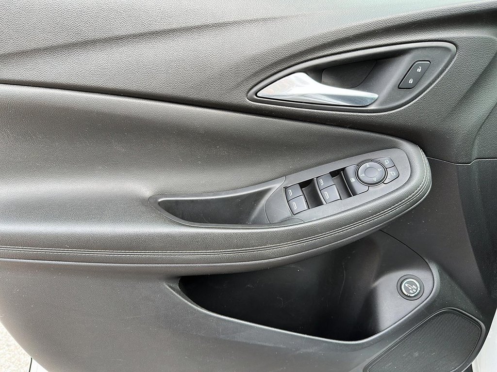 2020 Buick Encore Gx Preferred AWD in Stratford, Ontario - 10 - w1024h768px