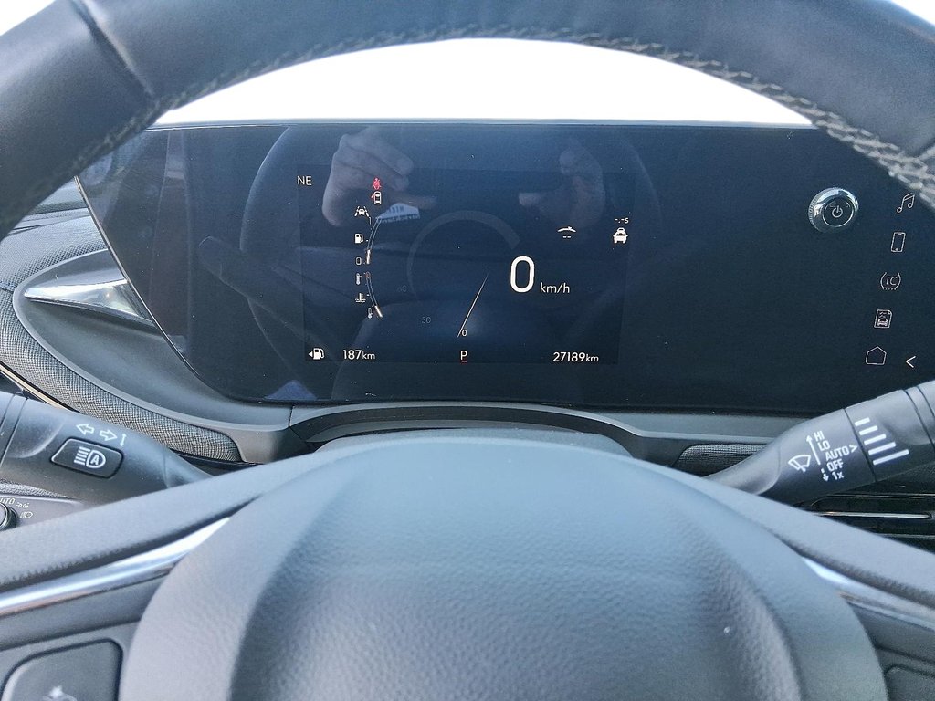 2024 Buick Envista FWD Sport Touring in Stratford, Ontario - 15 - w1024h768px