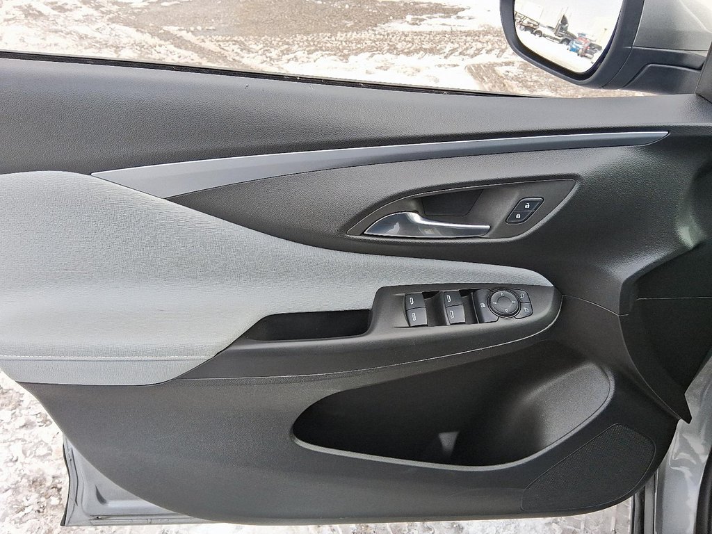 2024 Buick Envista FWD Preferred in Stratford, Ontario - 10 - w1024h768px