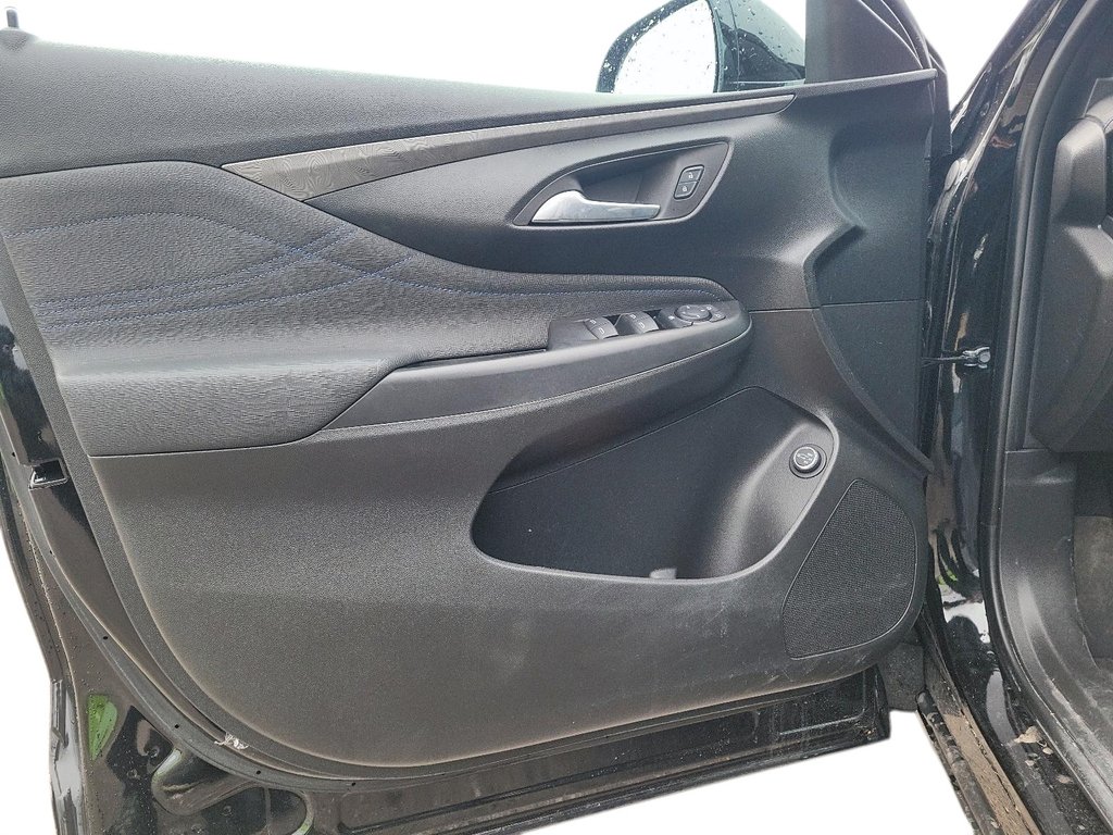 2024 Buick Envista FWD Sport Touring in Stratford, Ontario - 10 - w1024h768px