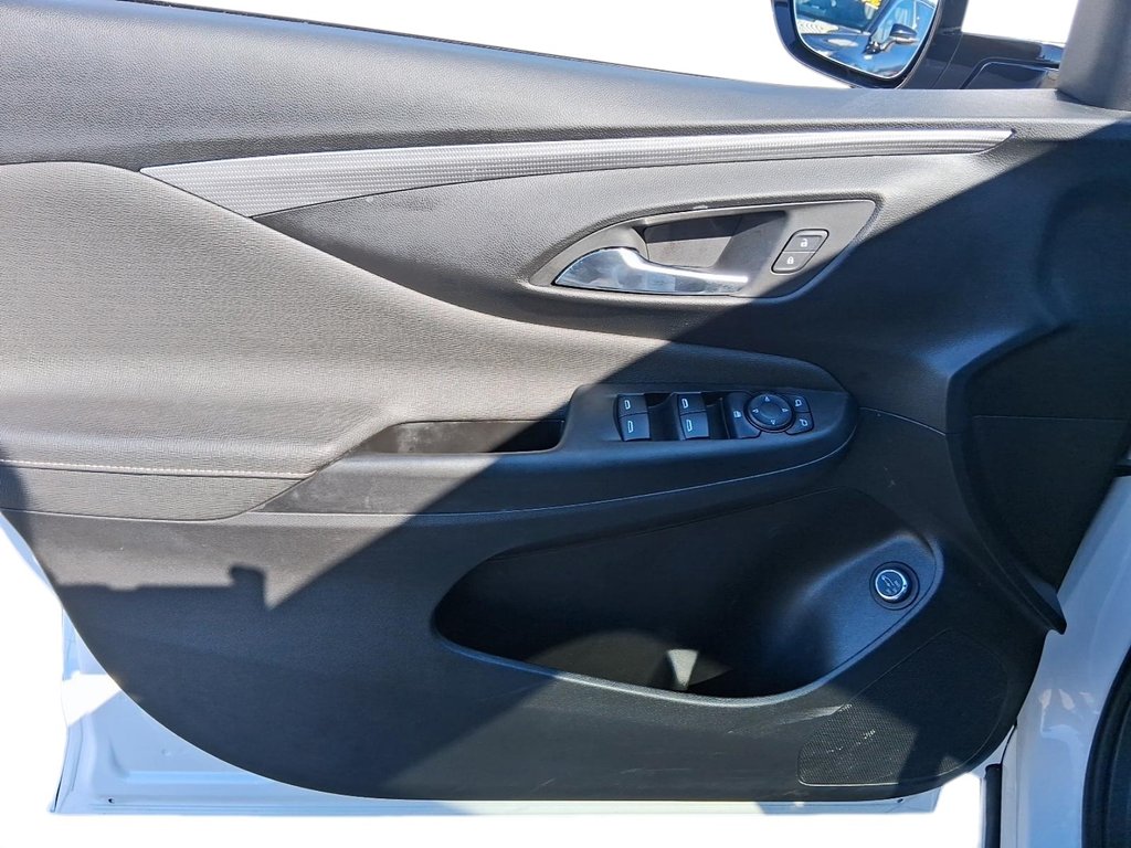 2025 Buick Envista FWD 4dr Avenir in Stratford, Ontario - 11 - w1024h768px