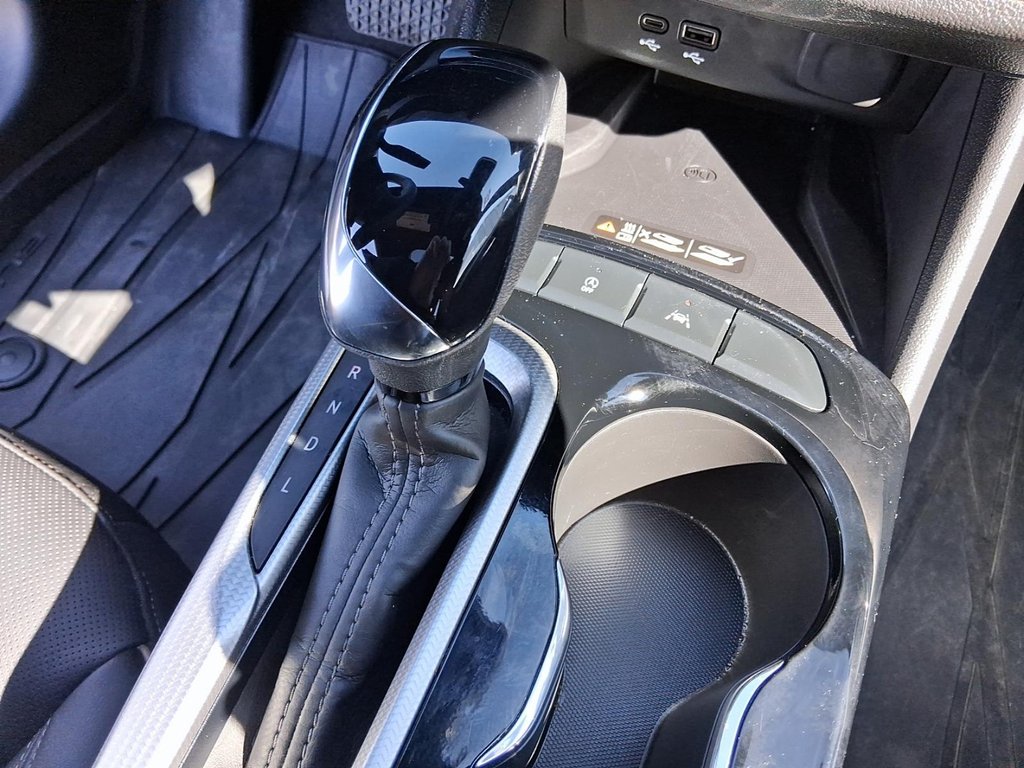 2025 Buick Envista FWD 4dr Avenir in Stratford, Ontario - 17 - w1024h768px