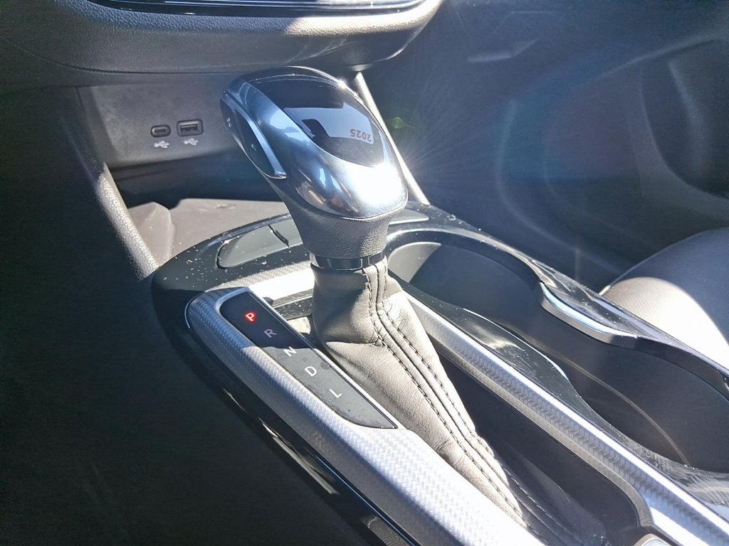 2025 Buick Envista FWD 4dr Avenir in Stratford, Ontario - 16 - w1024h768px