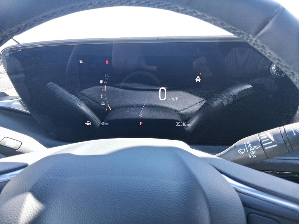2025 Buick Envista FWD 4dr Avenir in Stratford, Ontario - 14 - w1024h768px
