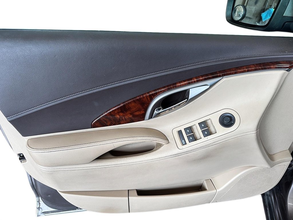 2011 Buick LaCROSSE CX 2.4L 1SA in Stratford, Ontario - 10 - w1024h768px