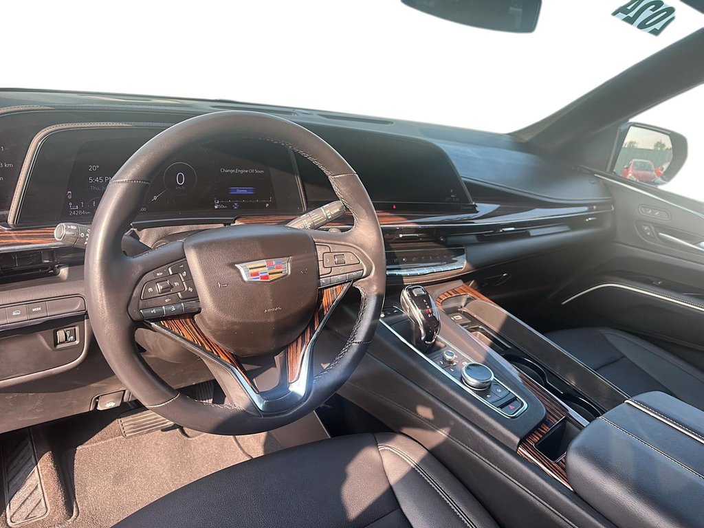 2024 Cadillac Escalade 4WD Luxury in Stratford, Ontario - 9 - w1024h768px