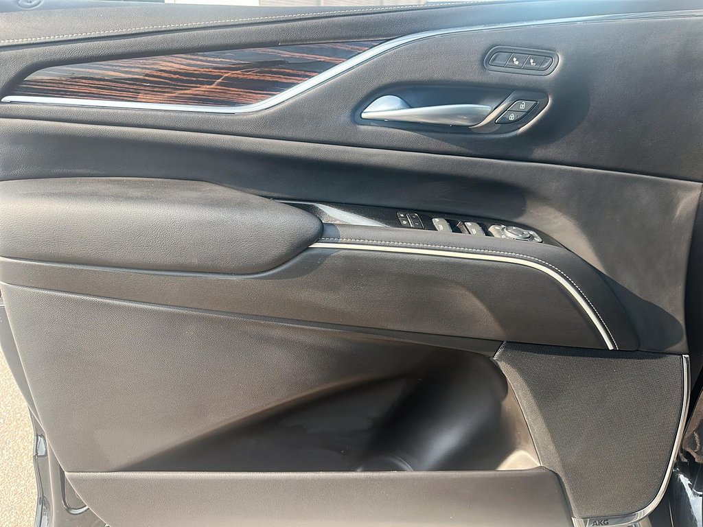 2024 Cadillac Escalade 4WD Luxury in Stratford, Ontario - 10 - w1024h768px