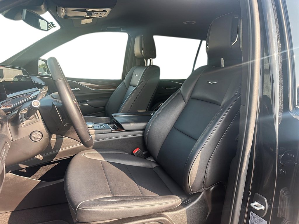 2024 Cadillac Escalade 4WD Luxury in Stratford, Ontario - 8 - w1024h768px