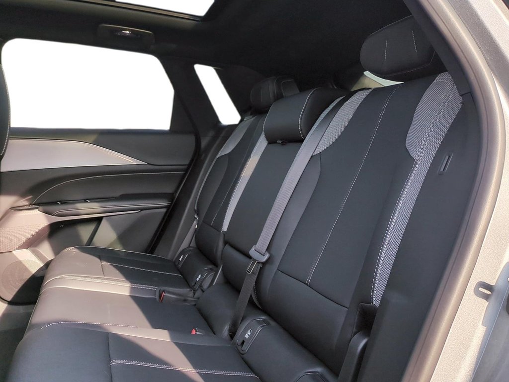 2024 Cadillac LYRIQ 4dr Tech w/1SA in Stratford, Ontario - 9 - w1024h768px