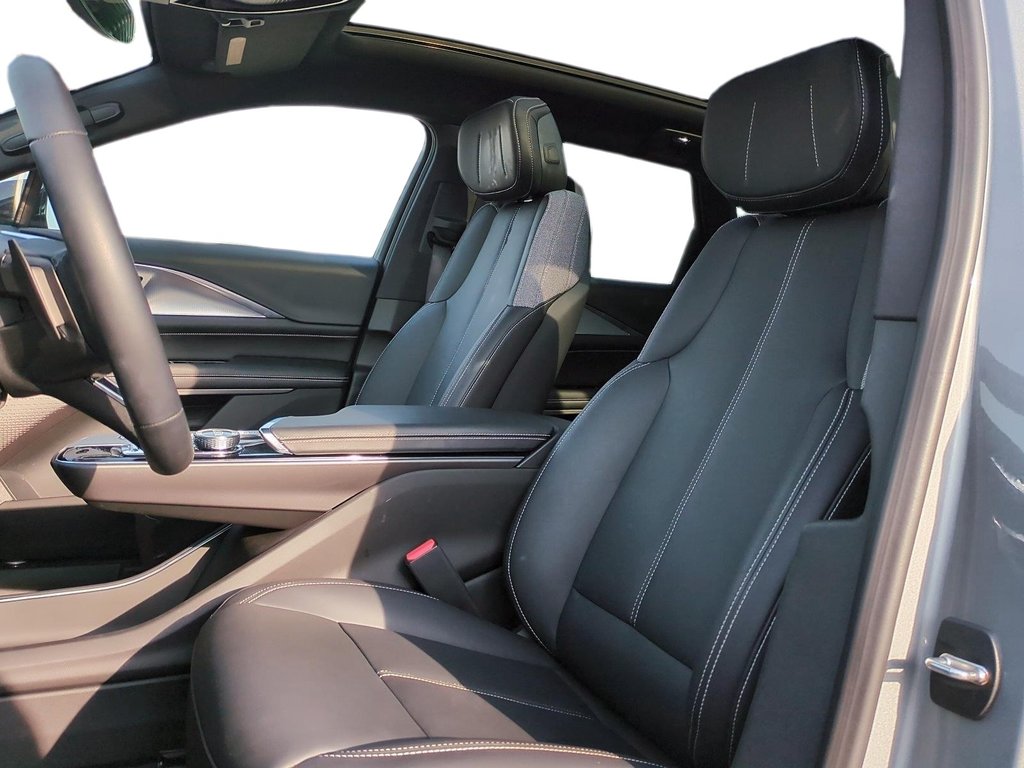 2024 Cadillac LYRIQ 4dr Tech w/1SA in Stratford, Ontario - 8 - w1024h768px