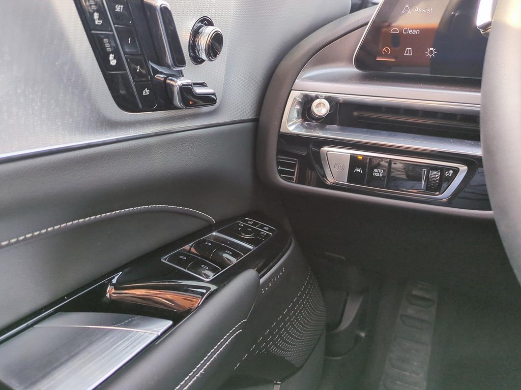 2024 Cadillac LYRIQ 4dr Tech w/1SA in Stratford, Ontario - 11 - w1024h768px
