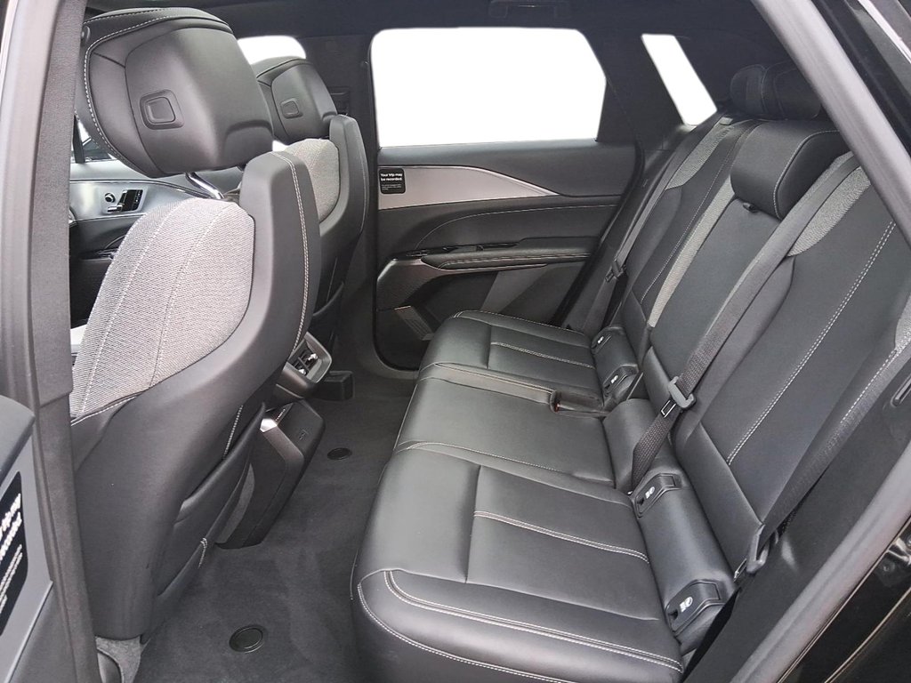 2024 Cadillac LYRIQ 4dr Tech w/1SA in Stratford, Ontario - 10 - w1024h768px