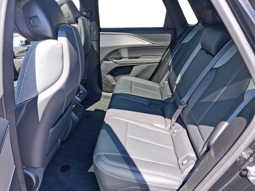 2024 Cadillac LYRIQ 4dr Tech w/1SA in Stratford, Ontario - 9 - w1024h768px