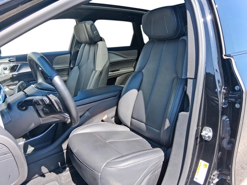 2024 Cadillac LYRIQ 4dr Tech w/1SA in Stratford, Ontario - 8 - w1024h768px
