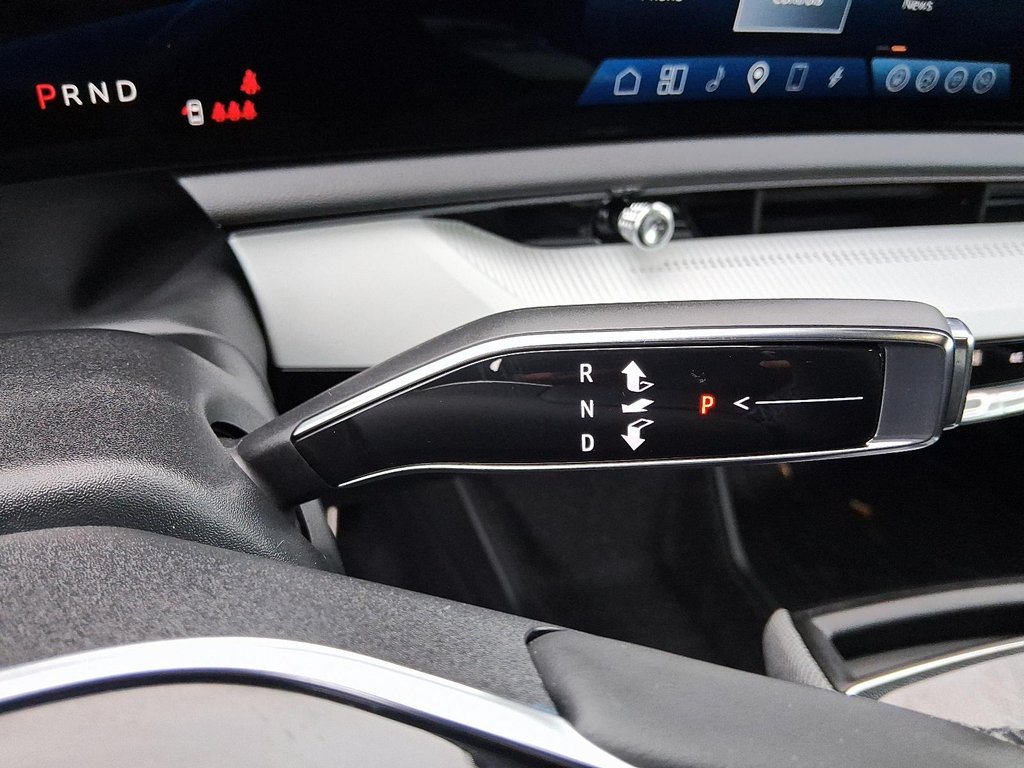 2025 Cadillac OPTIQ AWD 4dr Sport w/1SF in Stratford, Ontario - 18 - w1024h768px