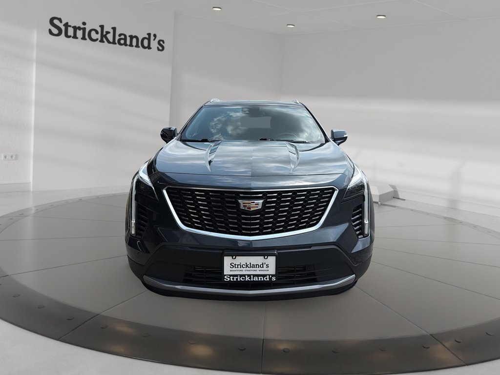 2021 Cadillac XT4 Premium Luxury AWD in Stratford, Ontario - 2 - w1024h768px